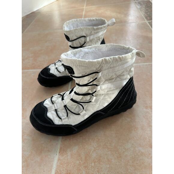 Skechers Booties Reggae Fest Steady Size 6.5 Quilted White Bungee Boots SN 49301 - Picture 2 of 12